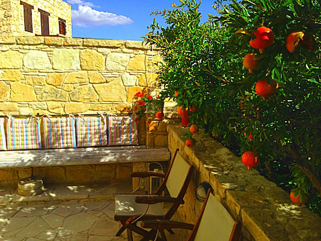 Lofou Traditional Stone House Quarto foto