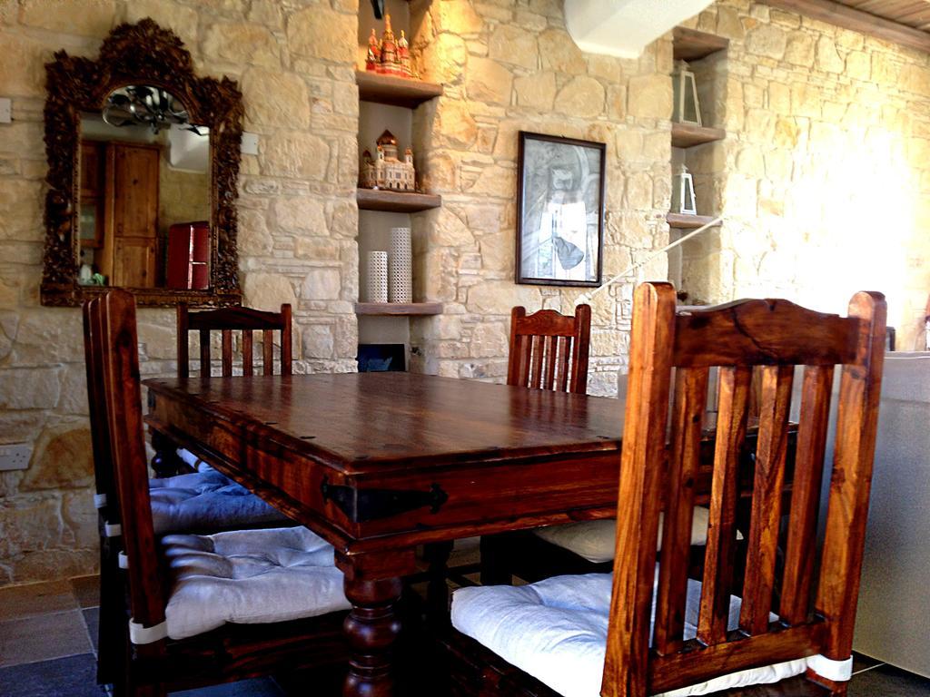 Lofou Traditional Stone House Quarto foto