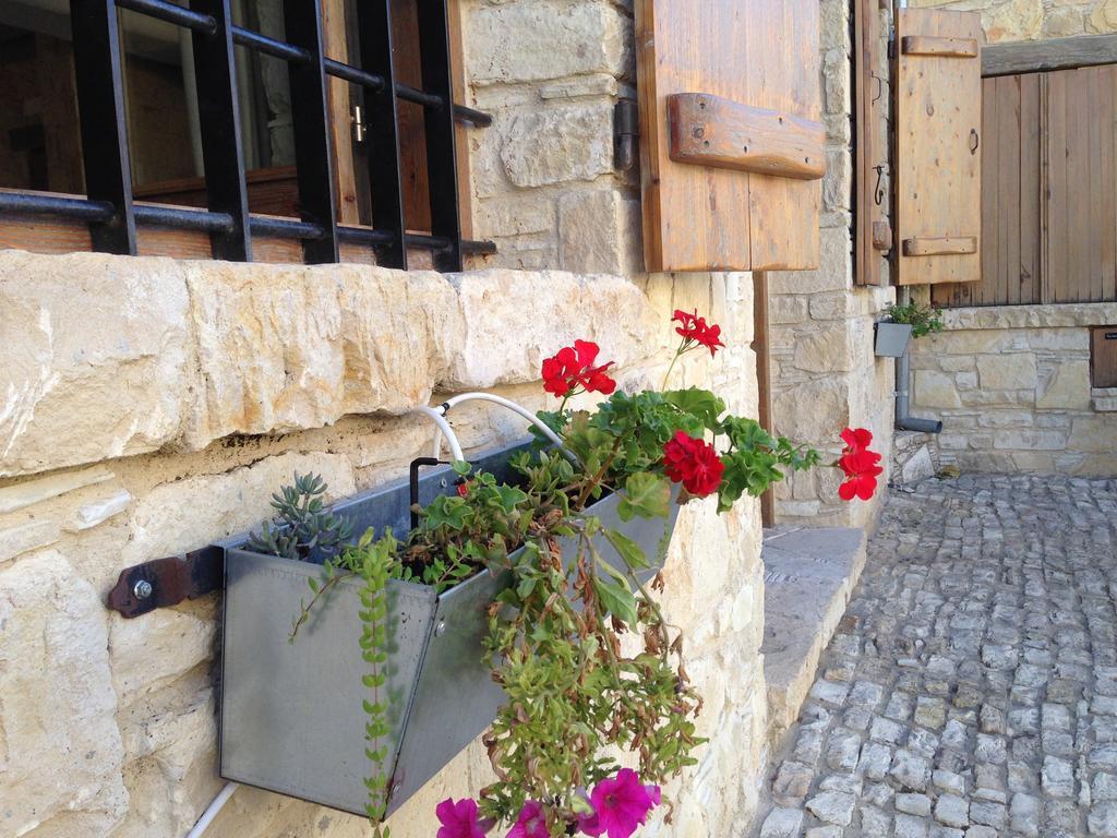 Lofou Traditional Stone House Quarto foto